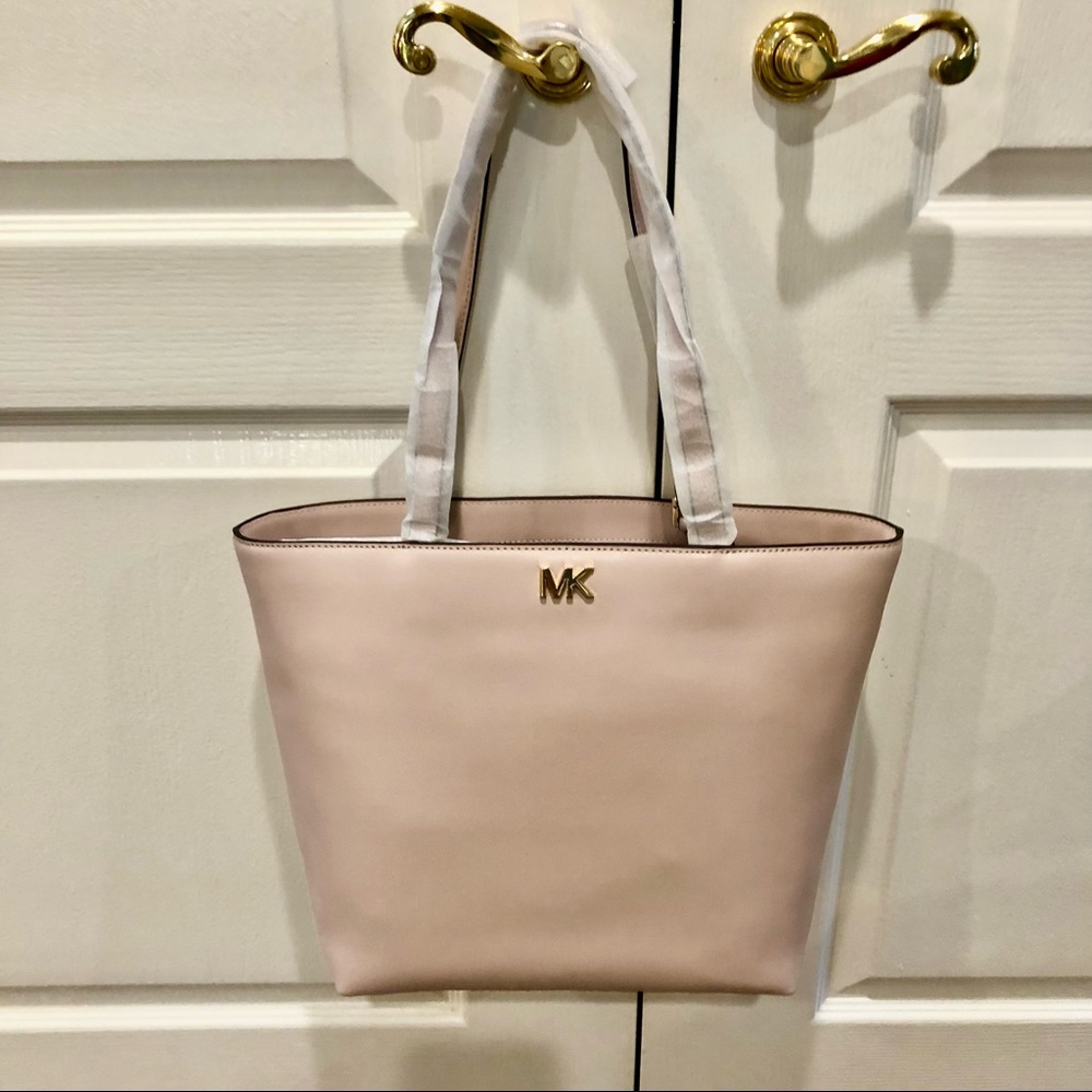 NWT Michael Kors Mott Medium Leather Bag